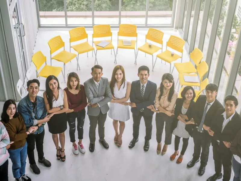 Hình ảnh minh họa lối sống cân bằng với các hoạt động giải trí khác nhau