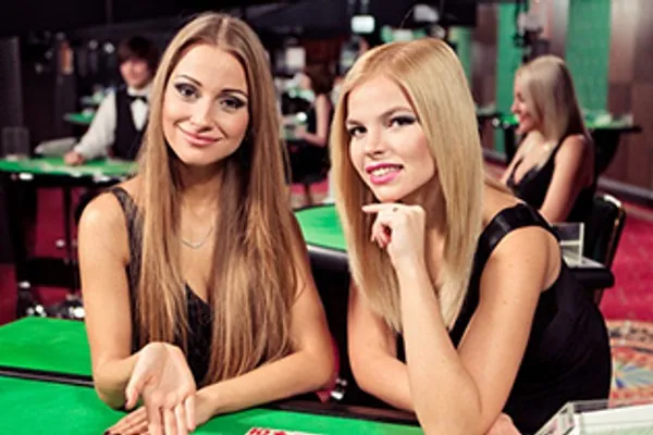 Người chia bài chuyên nghiệp